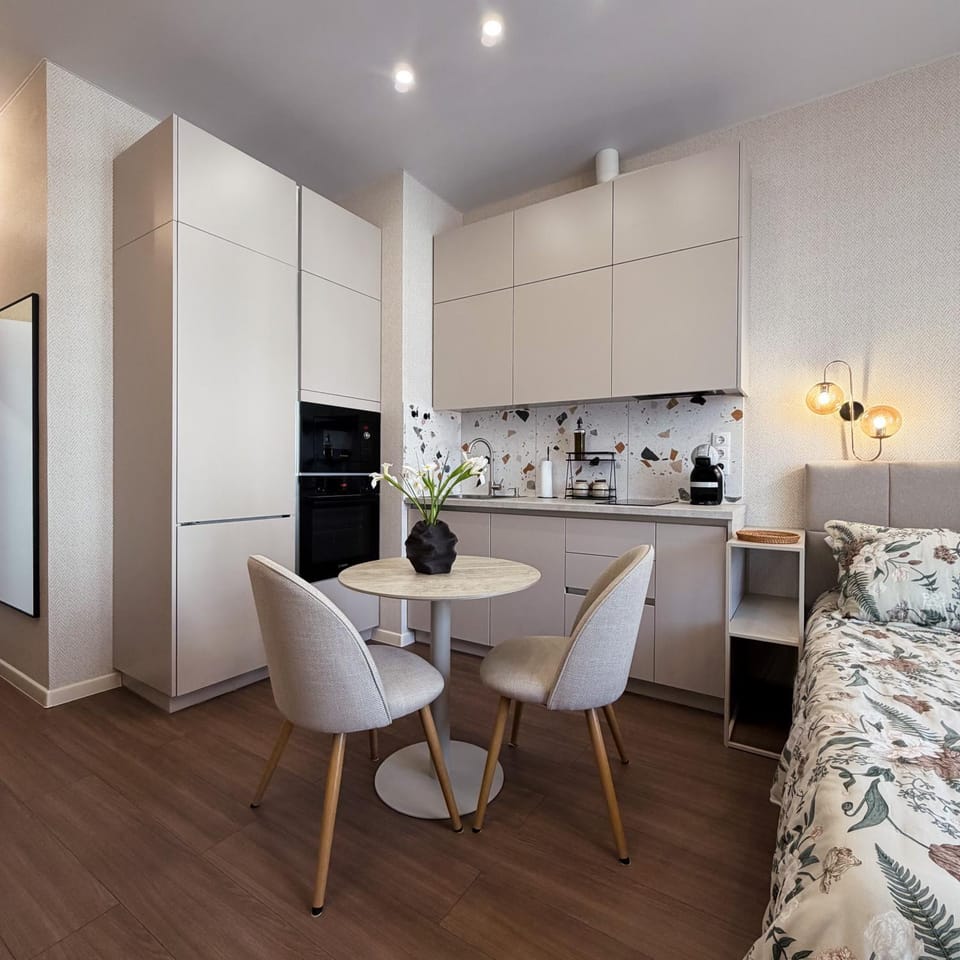 Bed, Coffee/tea facilities, Kitchen or kitchenette, Living room, Photo of the whole room, Seating area, Dining area, Bedroom, oven, pet friendly, stove