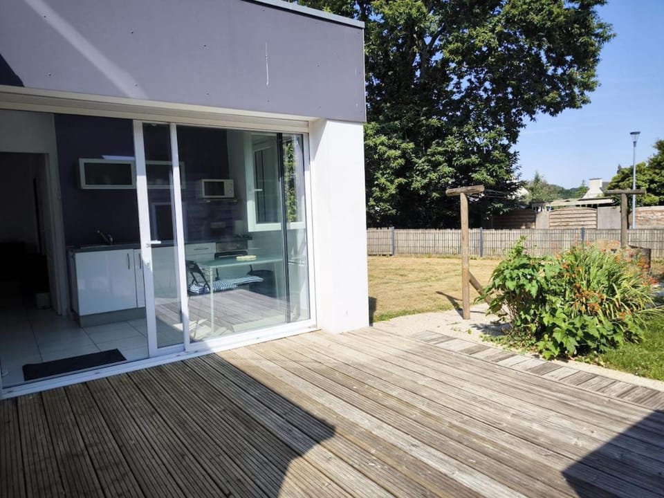 Appartement indépendant avec terrasse et jardin non clos Apartment in Finistere