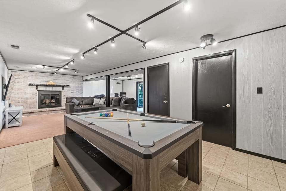 Morgantown Stay • Near Trails, Deck & Fire Pit House in Cheat Lake