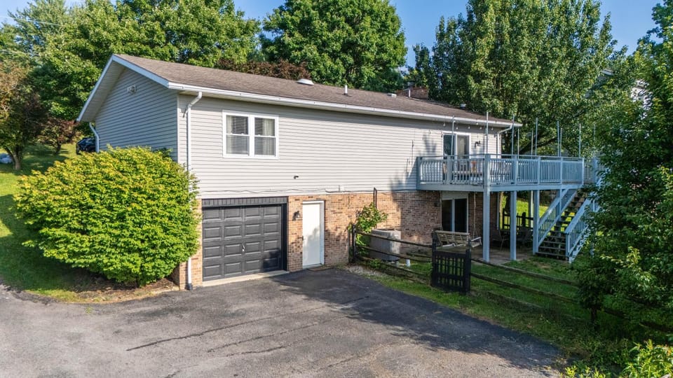 Morgantown Stay • Near Trails, Deck & Fire Pit House in Cheat Lake