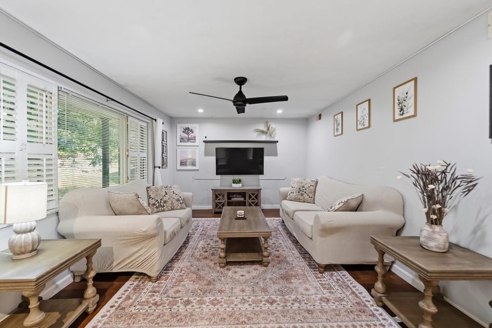 Morgantown Stay • Near Trails, Deck & Fire Pit House in Cheat Lake