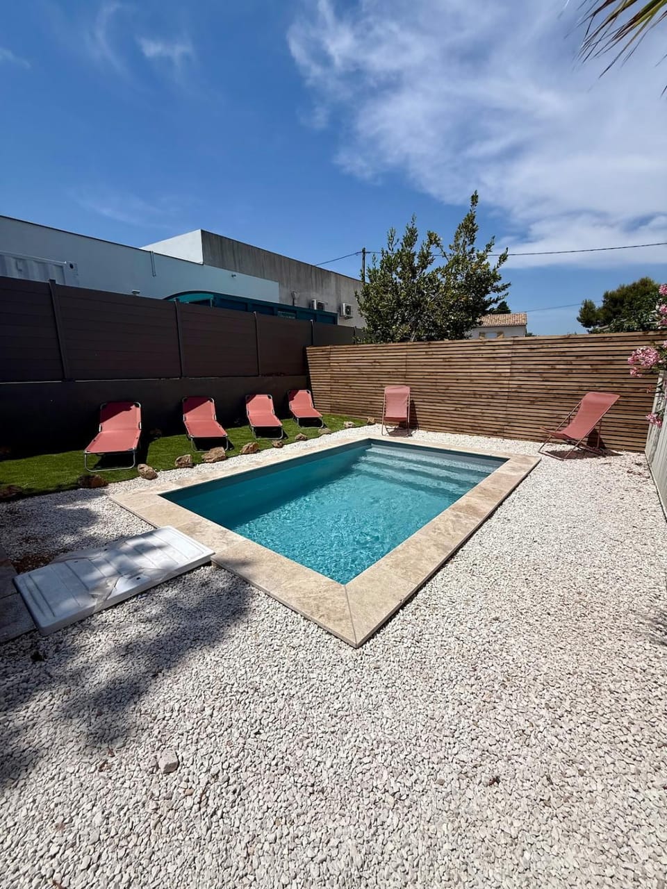 Bas de villa, 6 personnes, piscine, proche plages House in La Seyne-sur-Mer
