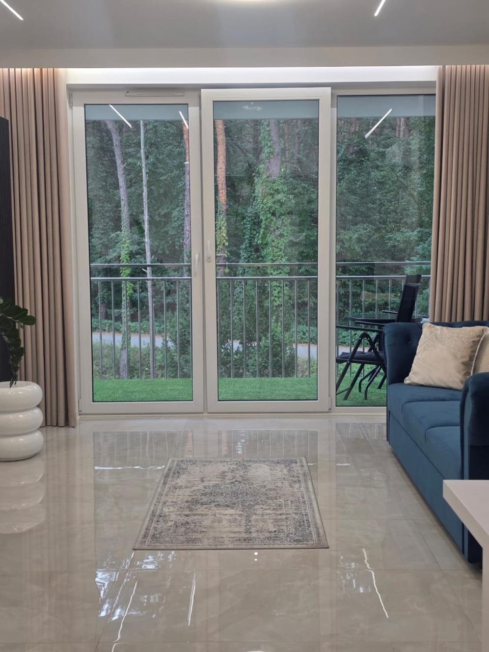 Garden, Living room, Seating area, Garden view