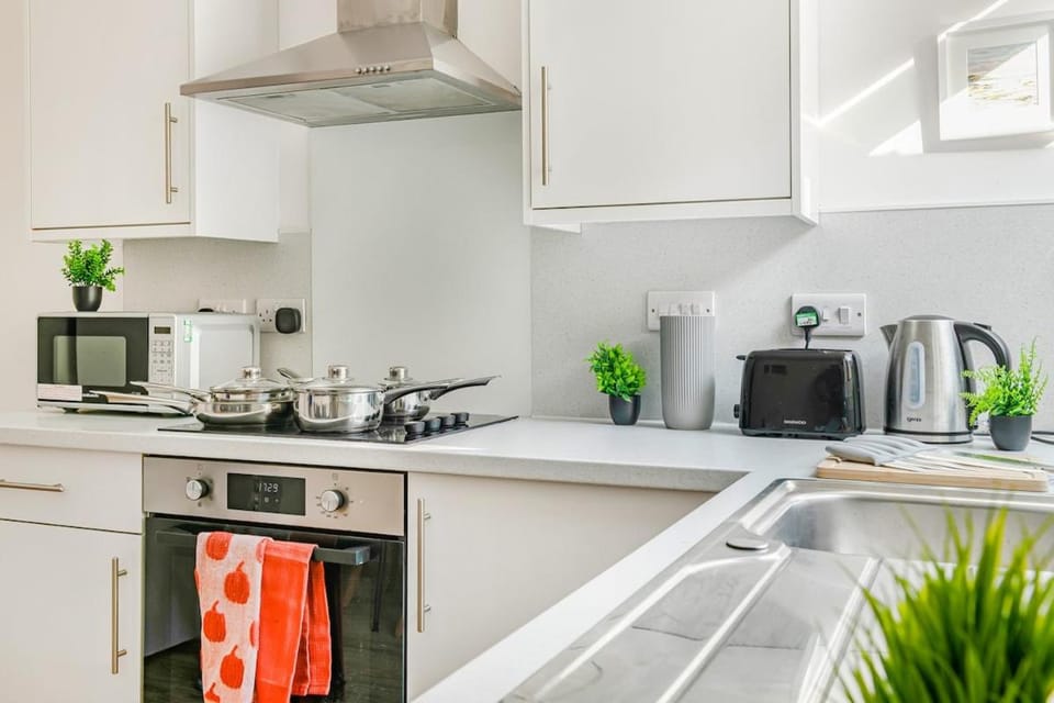 Nottingham Stay with Parking, Garden & Netflix House in Nottingham