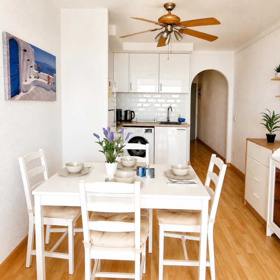 Kitchen or kitchenette, Dining area, pet friendly, stove