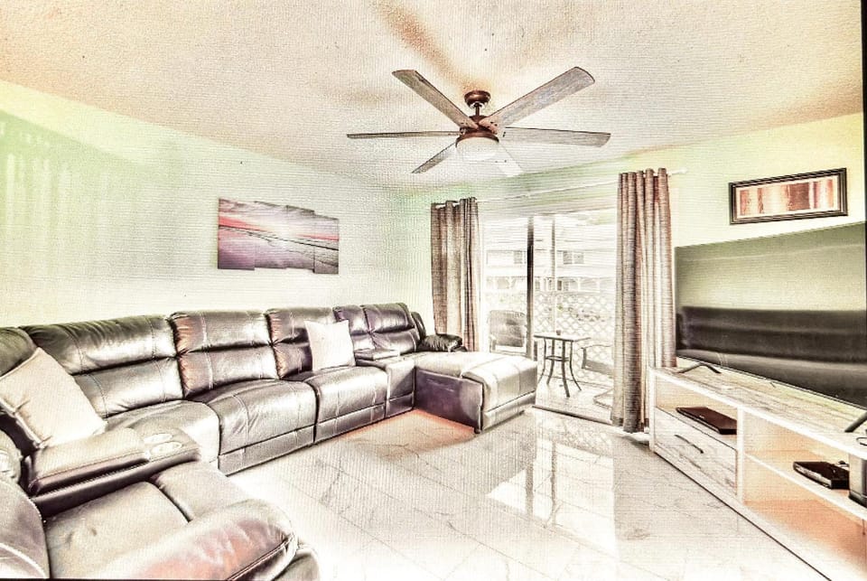 Communal lounge/ TV room, TV and multimedia, Living room