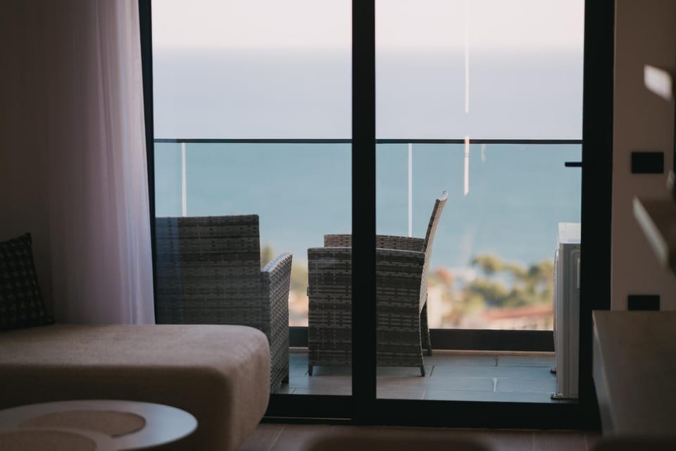 View (from property/room), Balcony/Terrace, Living room, Seating area, Sea view