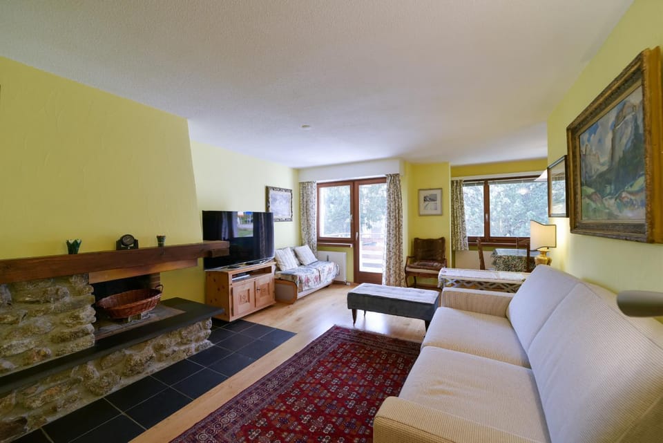 Chesa Martina 3pax - La Punt Apartment in Canton of Grisons
