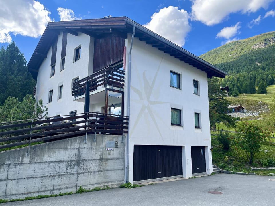 Chesa Martina 3pax - La Punt Apartment in Canton of Grisons