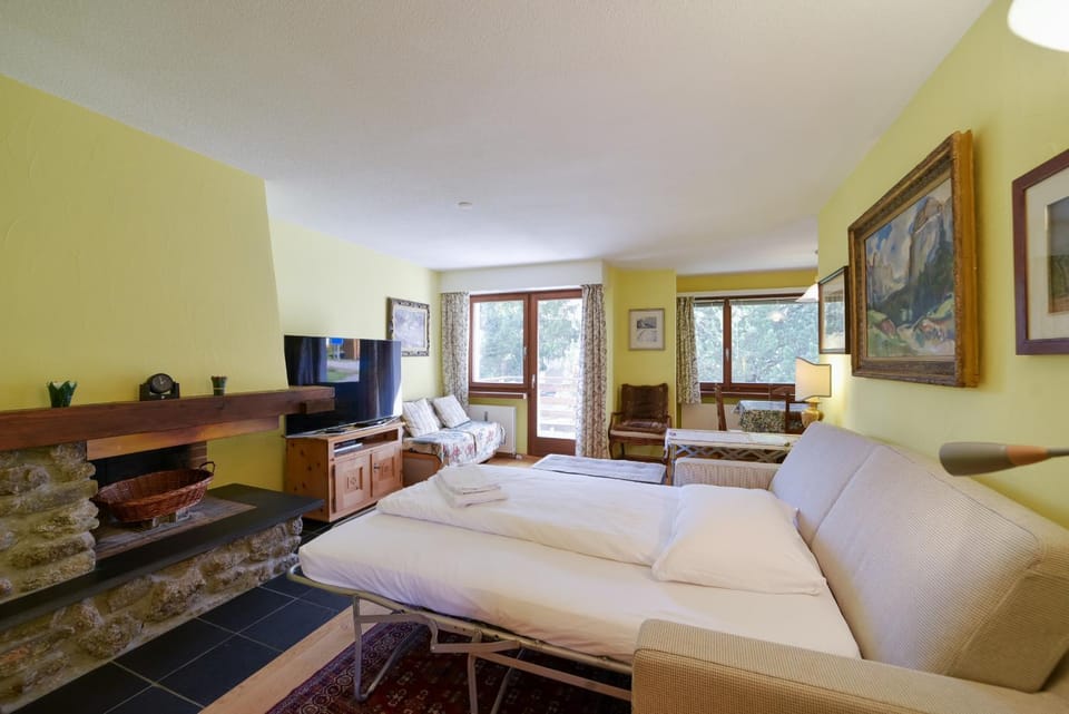 Chesa Martina 3pax - La Punt Apartment in Canton of Grisons