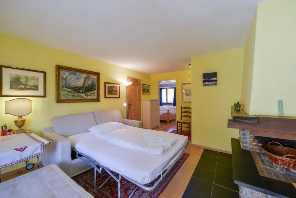 Chesa Martina 3pax - La Punt Apartment in Canton of Grisons