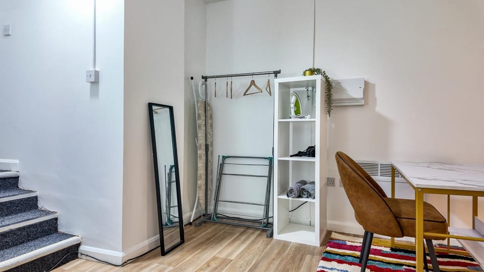 Stylish Studio in iIlkeston with Parking Apartment in Amber Valley
