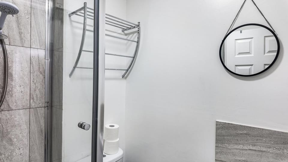 Stylish Studio in iIlkeston with Parking Apartment in Amber Valley