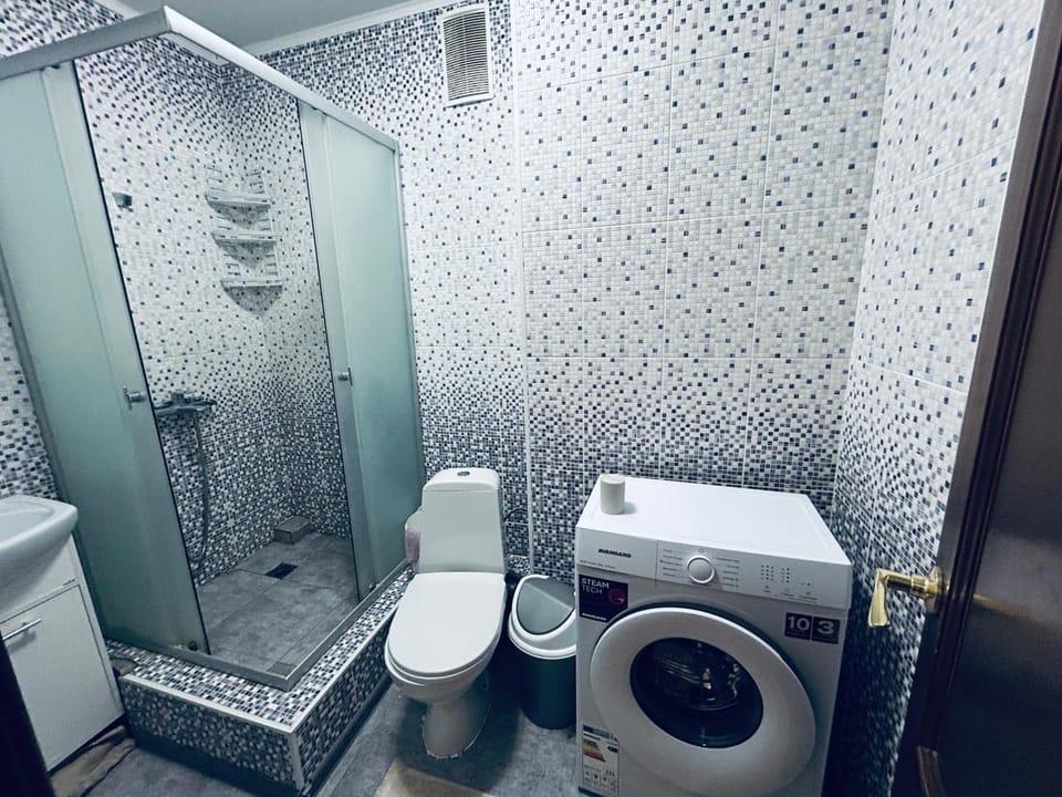 Shower, Toilet, washing machine, dryer