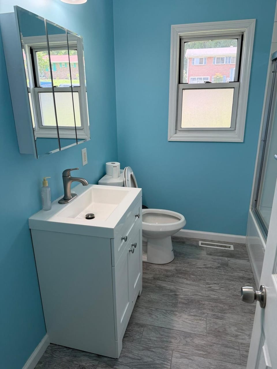 Cozy Knoxville Retreat Covered Deck & Free Parking House in Knoxville