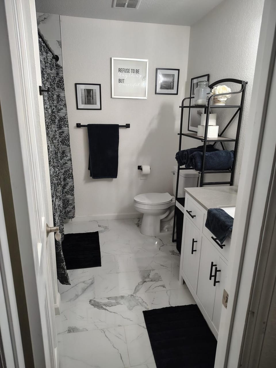 Modern Condo Within Walking Distance Of OnVida Apartment in Yuma