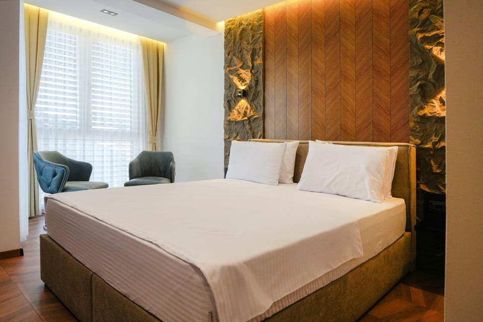 Photo of the whole room, Bedroom