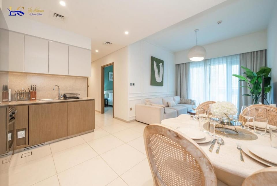 2BR Luxury Stay in Burj Royale Downtown Apartment in Dubai