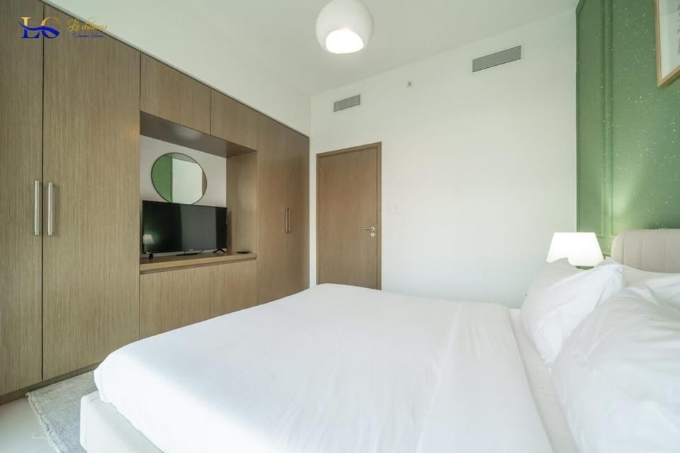 2BR Luxury Stay in Burj Royale Downtown Apartment in Dubai