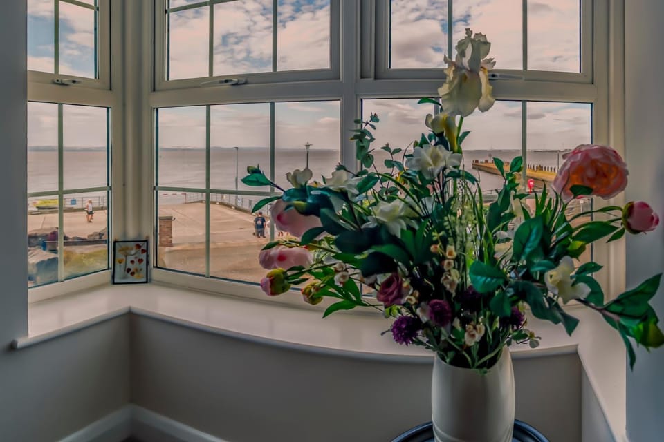 4BR Seafront Home with Stunning Sea Views House in Portishead