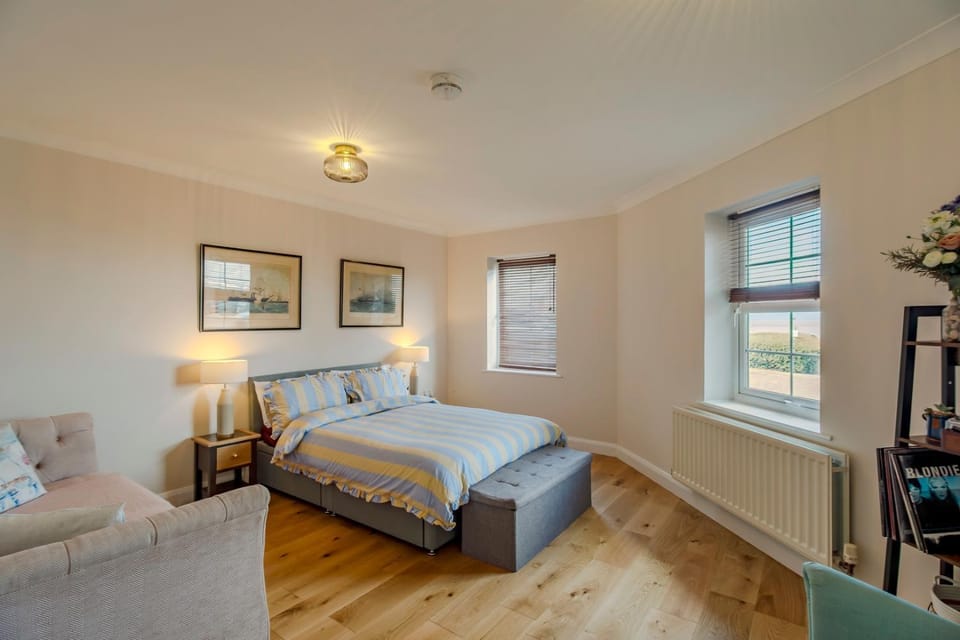 4BR Seafront Home with Stunning Sea Views House in Portishead