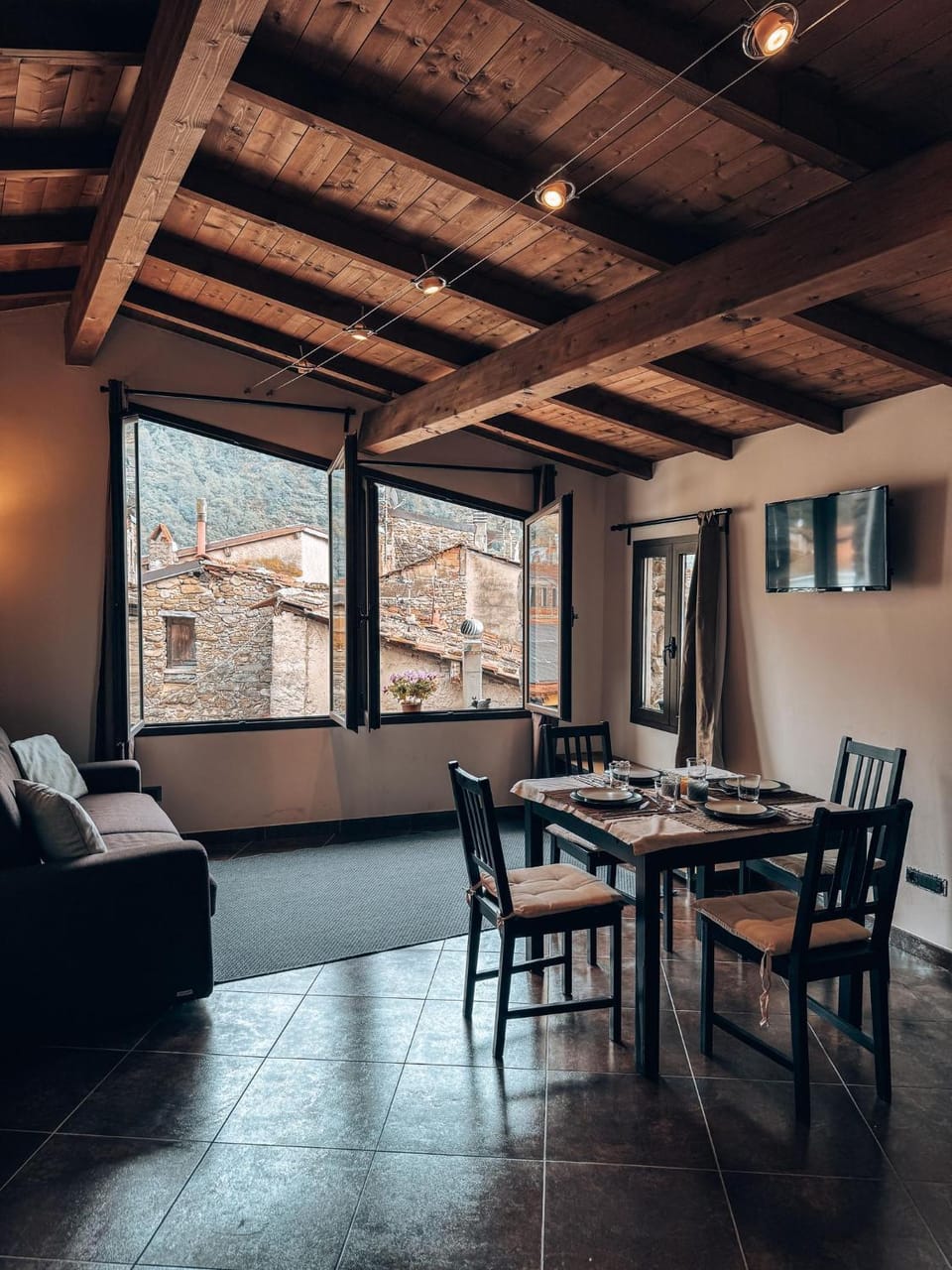 Kitchen or kitchenette, Living room, Seating area, Dining area, Lunch, kitchen