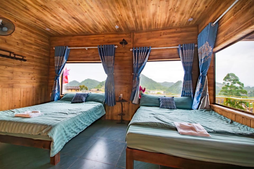 Photo of the whole room, Bedroom, Mountain view