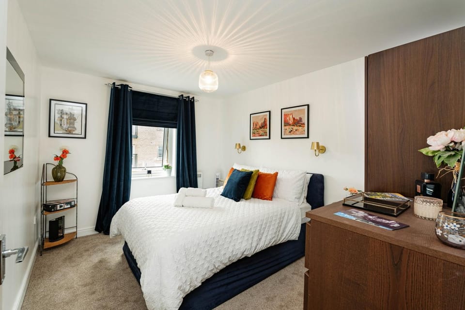 Canal View 1BR Flat with Balcony Apartment in London