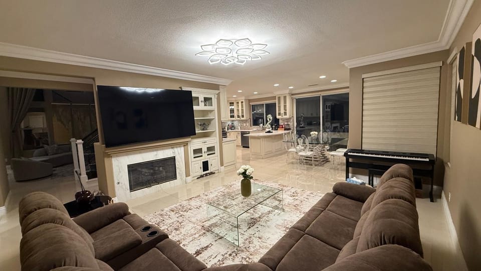 Anaheim Hills Luxury 5BR - 15 Mins to Disneyland Villa in Anaheim Hills
