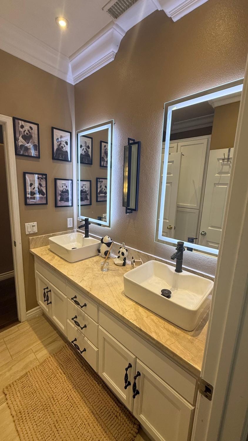 Anaheim Hills Luxury 5BR - 15 Mins to Disneyland Villa in Anaheim Hills