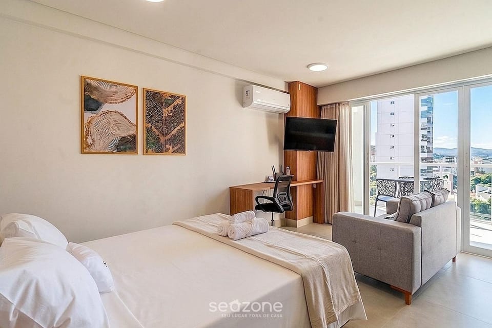 Bed, TV and multimedia, Balcony/Terrace, Living room, Bedroom, City view, Mountain view