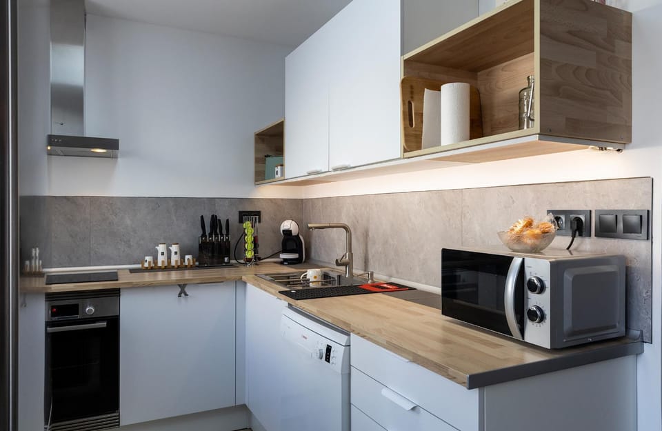 Coffee/tea facilities, Kitchen or kitchenette, dishwasher, minibar, oven, stove, toaster