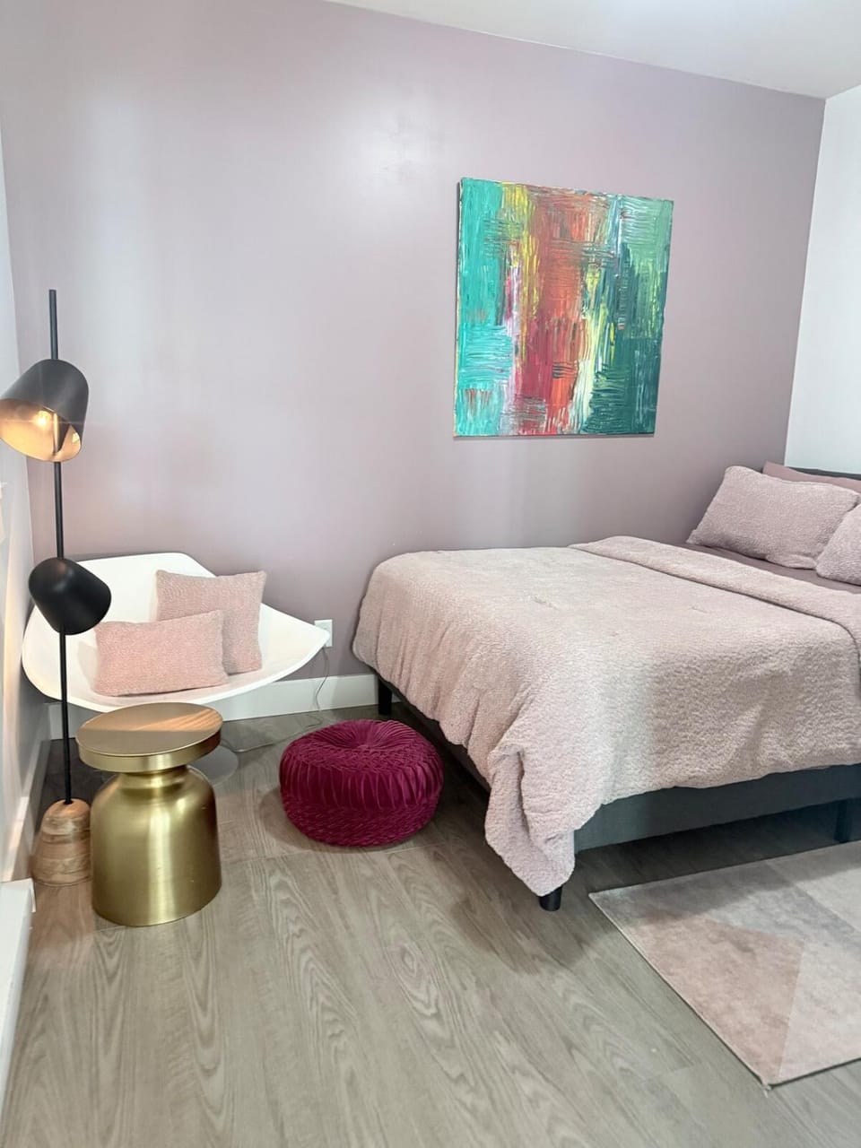 Colourful Mountain Retreat Apartment in Squamish