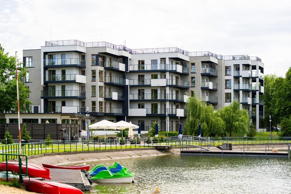 Property building, Nearby landmark, Natural landscape, Evening entertainment