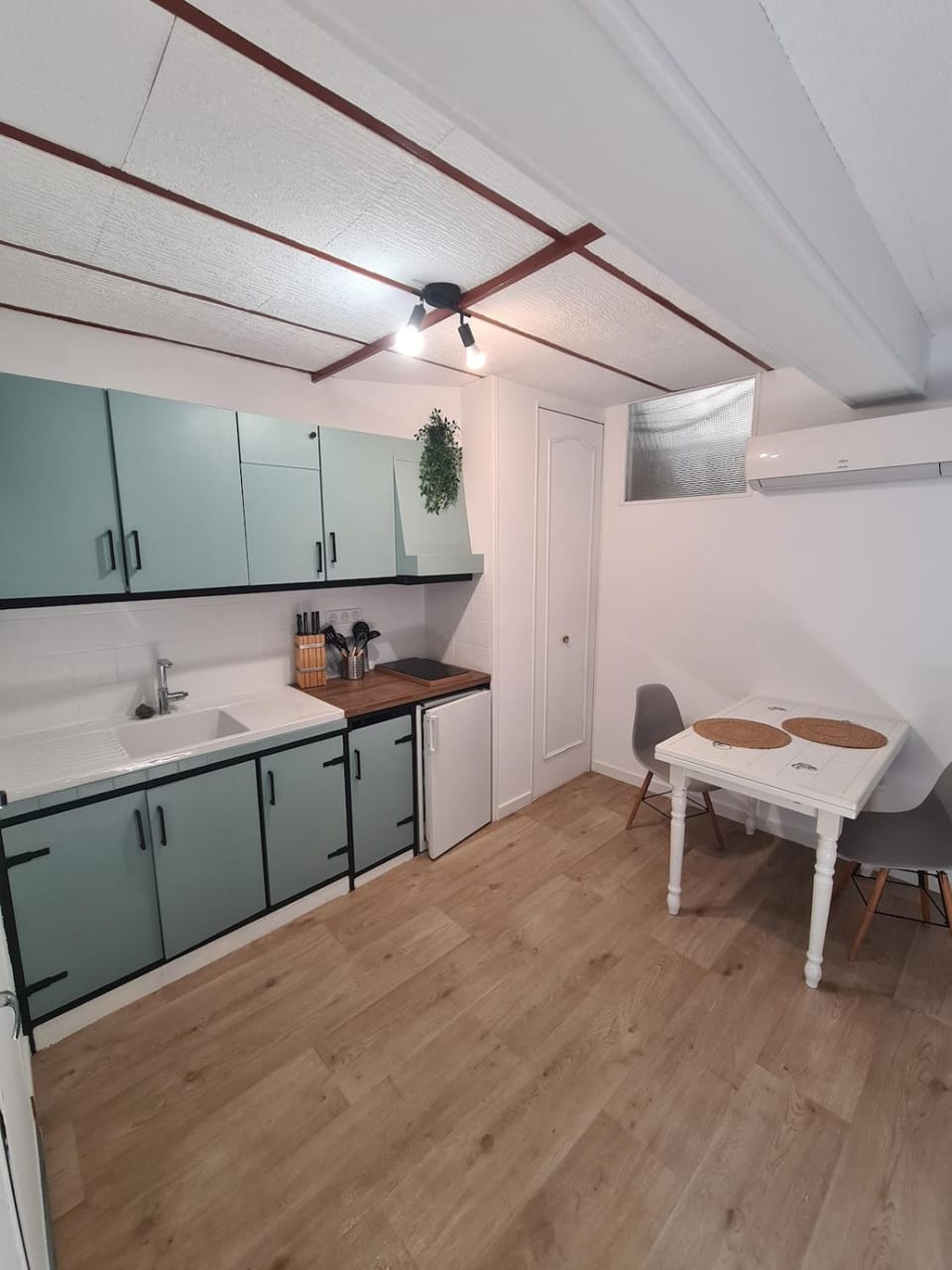 Studio - climatisé - proche centre ville, espace carat, gare - parking gratuit Apartment in Nouvelle-Aquitaine