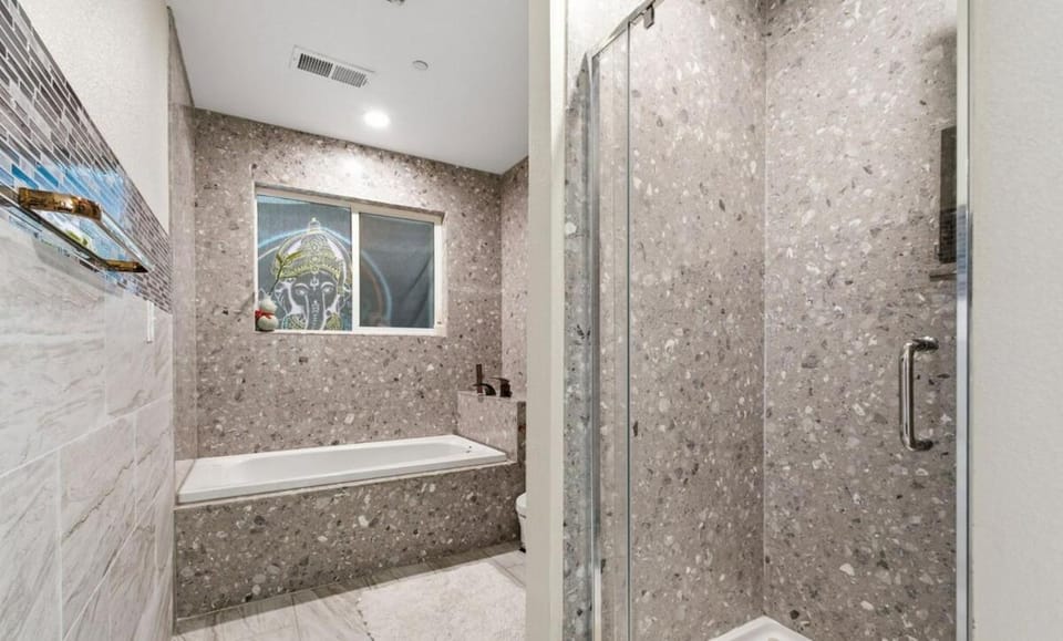 Heated Swim Spa, Sauna & Sunroom Sleeps 10 Villa in Hercules