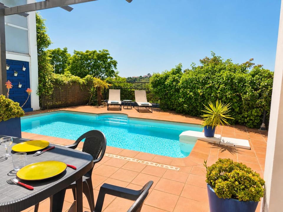Patio, Solarium, View (from property/room), Dining area, Pool view, Swimming pool, Meals, sunbed