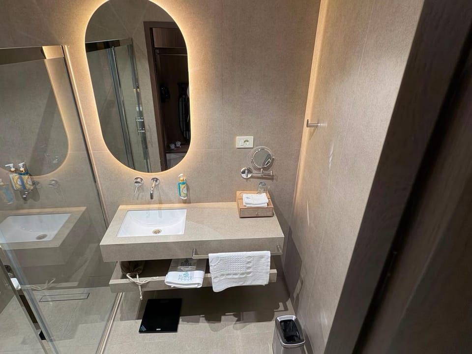 Shower, Bathroom, towels
