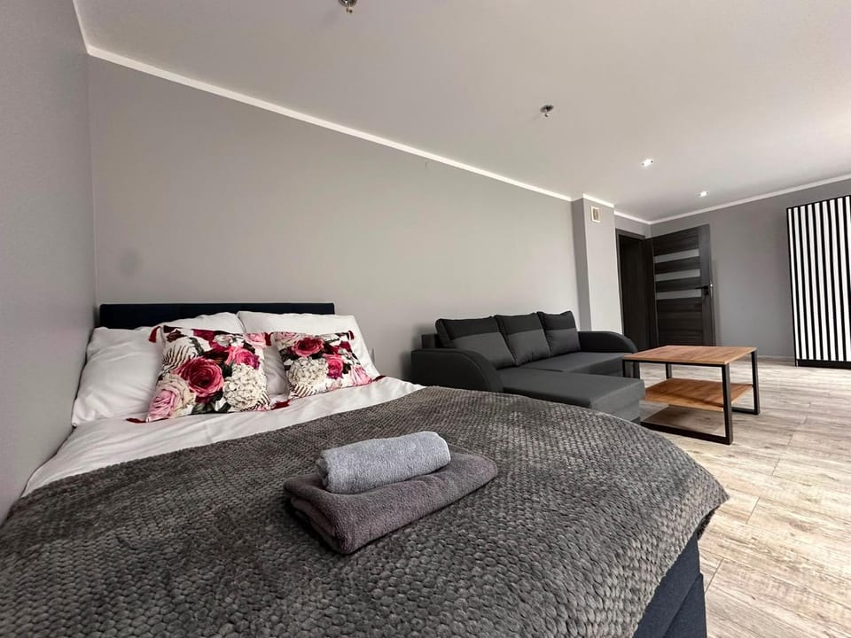 Bed, Living room