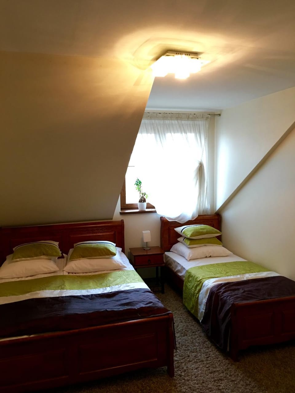 Photo of the whole room, Street view