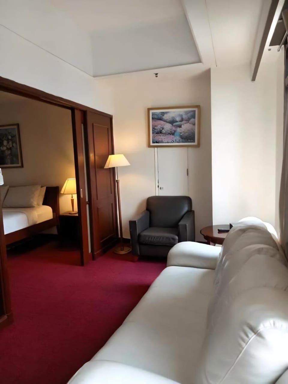 Bed, TV and multimedia, Living room, Photo of the whole room, Seating area, Bedroom