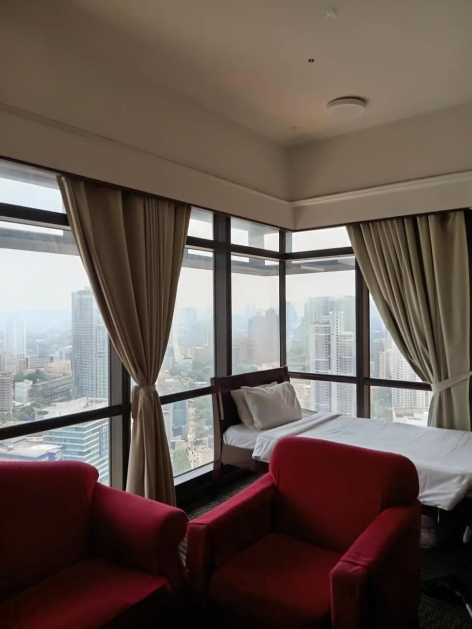 Bed, Living room, Photo of the whole room, Seating area, Bedroom