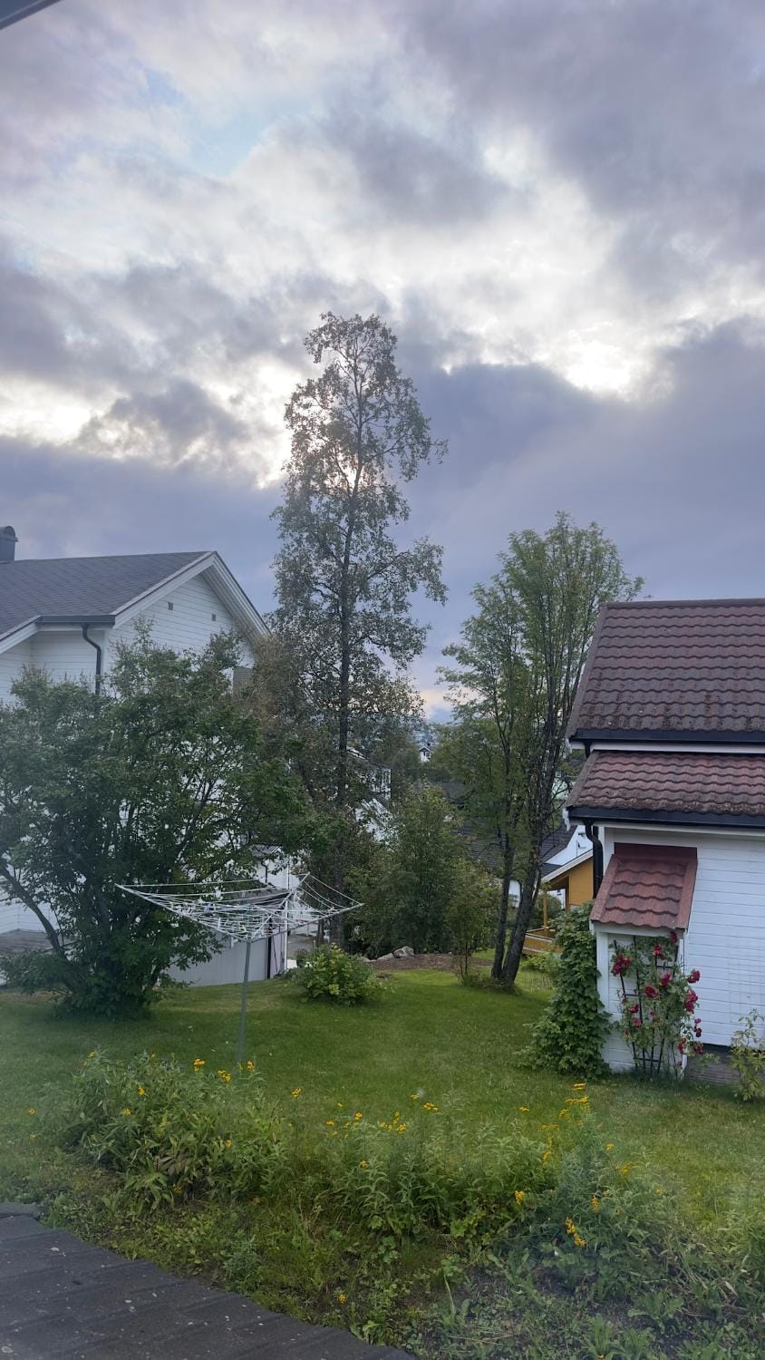Charming part of a house in Tromsdalen Apartment in Tromso