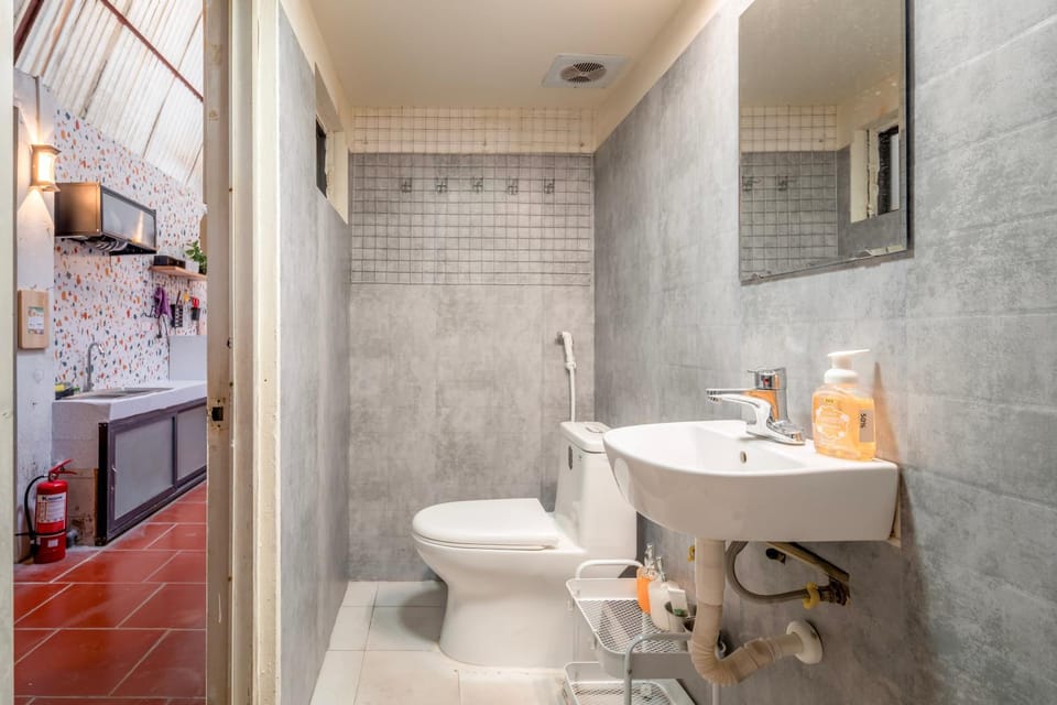 Shower, Toilet, bidet