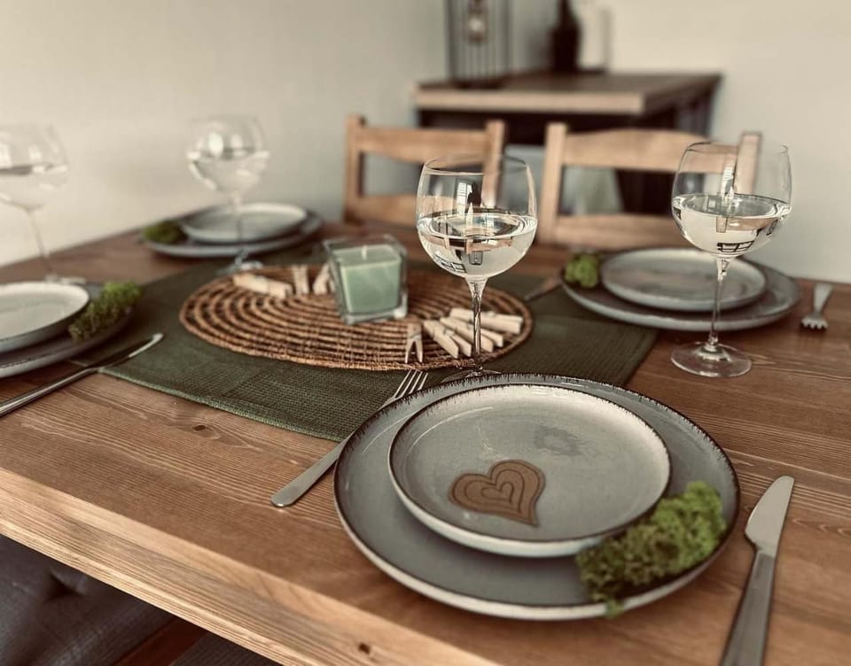 Food and drinks, Dining area, Food, Lunch, Dinner, Drinks