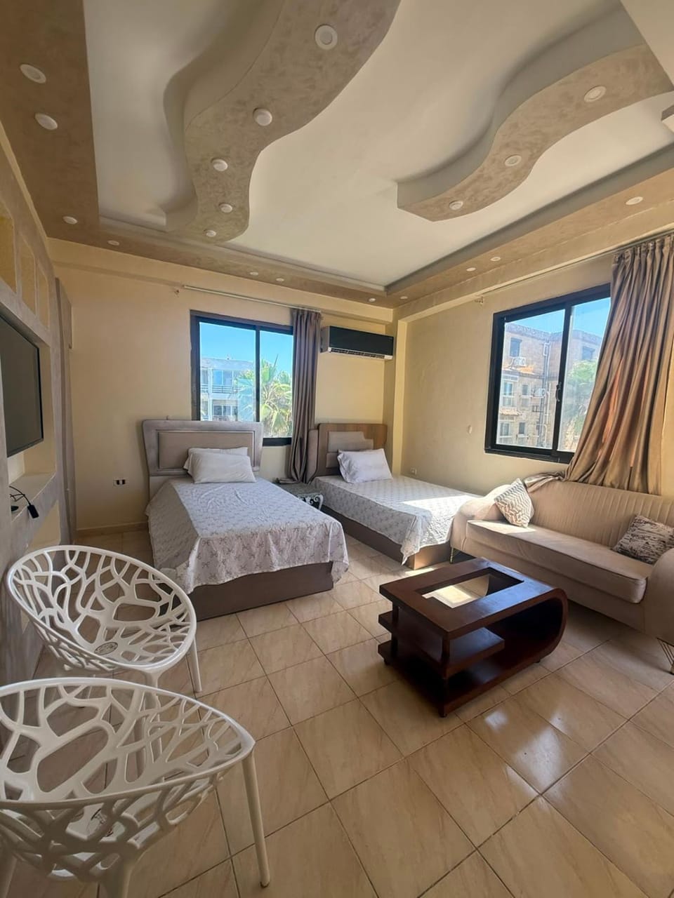 Bed, Living room, Photo of the whole room, Seating area, Bedroom