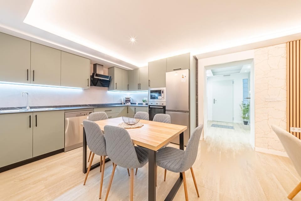 Kitchen or kitchenette, Dining area, dishwasher, oven, stove