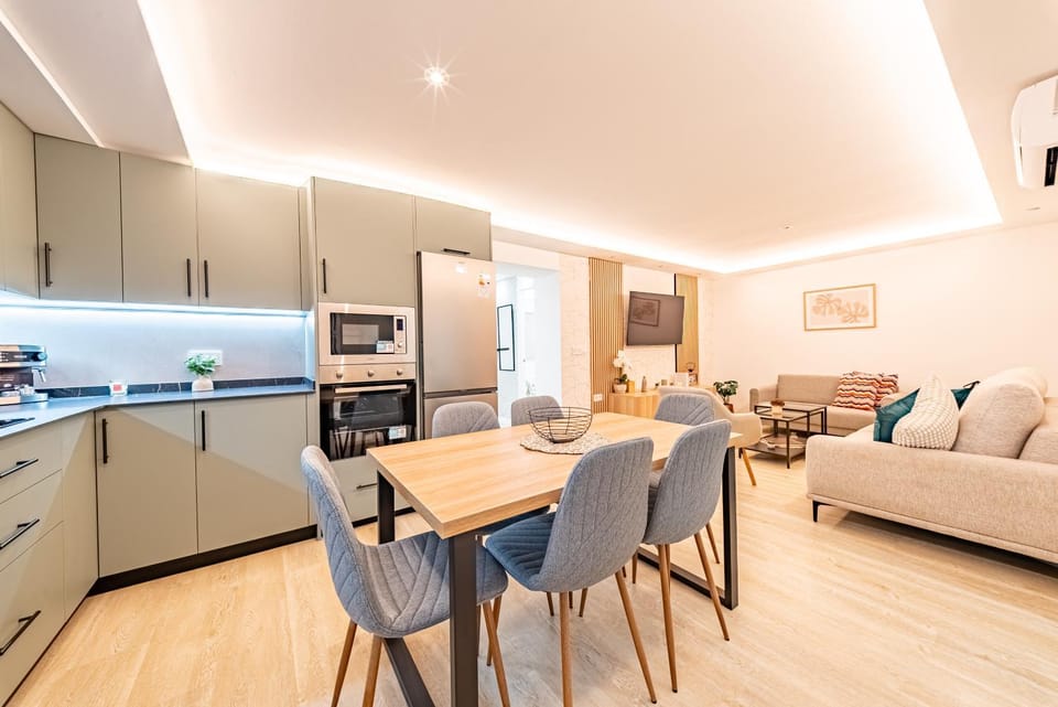 Kitchen or kitchenette, Living room, Seating area, Dining area, dishwasher, oven, stove, toaster
