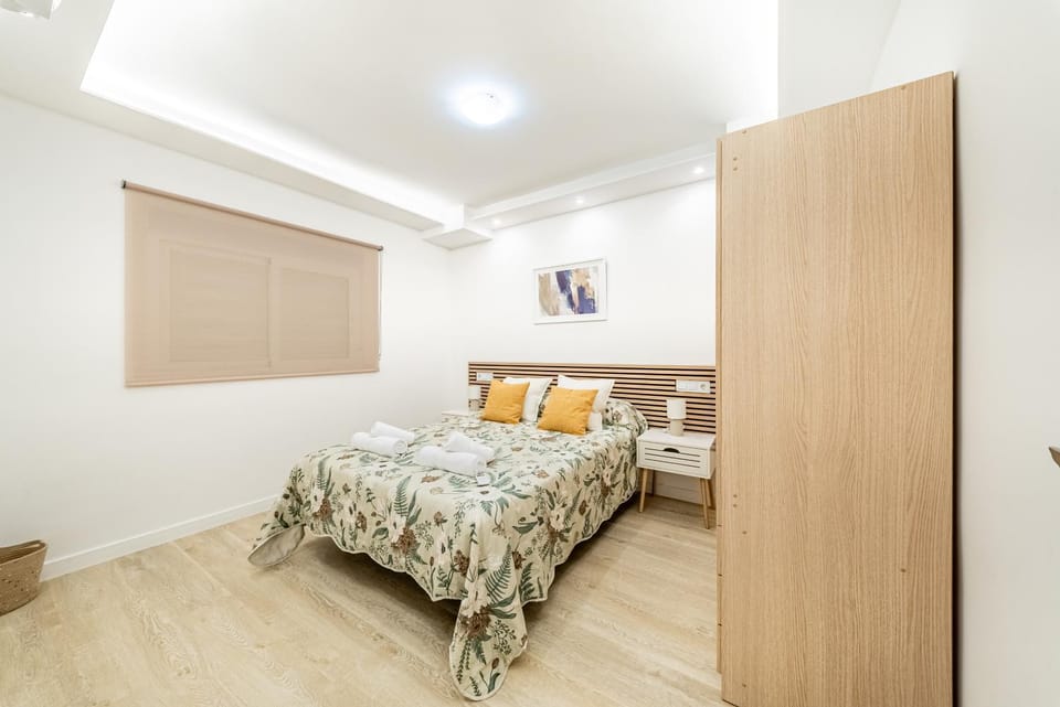 Bed, Photo of the whole room, Bedroom, towels, wardrobe, air conditioner
