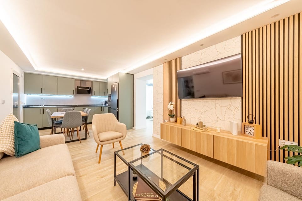 Kitchen or kitchenette, Living room, Seating area, Dining area